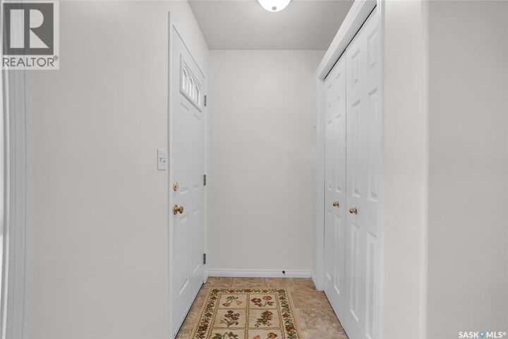 Property Photo:  19 102 Willow Street E  SK S7J 0C2 