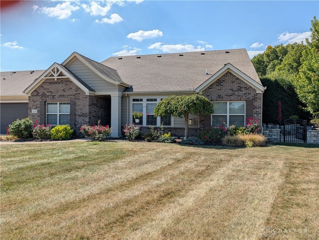 Property Photo: 1416 Bourdeaux Way OH 45458