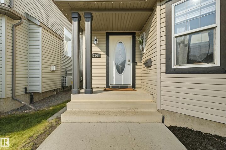 Property Photo:  254 Suncrest Road  AB T8H 0B5 