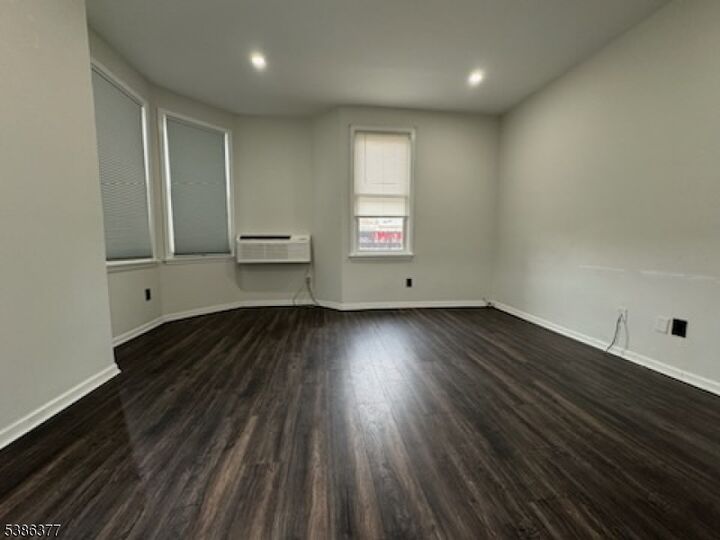 Property Photo:  40 Washington Ave 3B  NJ 07109 