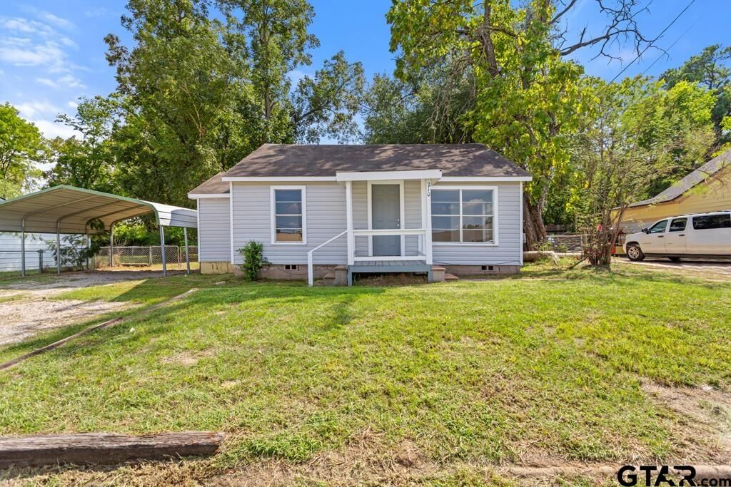 Property Photo:  210 Cooper St  TX 75771 