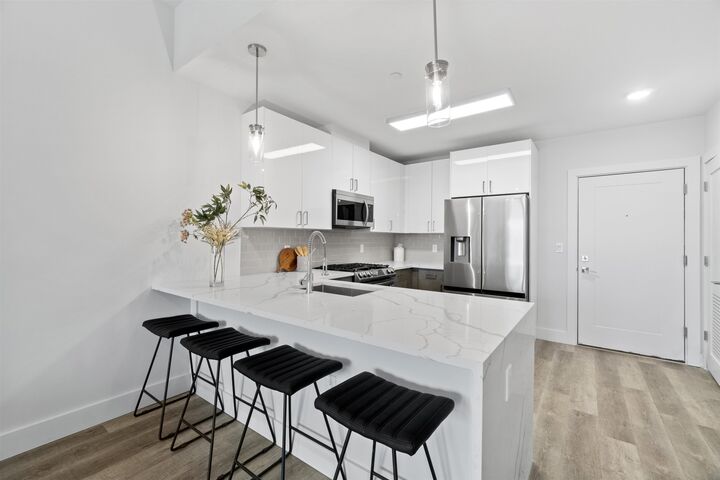 Property Photo:  412 Whiton St 402  NJ 07304 