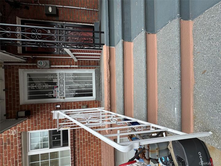 Property Photo:  1019 E 230th Street  NY 10466 