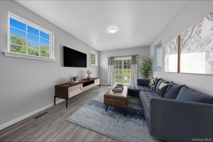 Property Photo:  30 Avoncroft Ln  NY 10940 