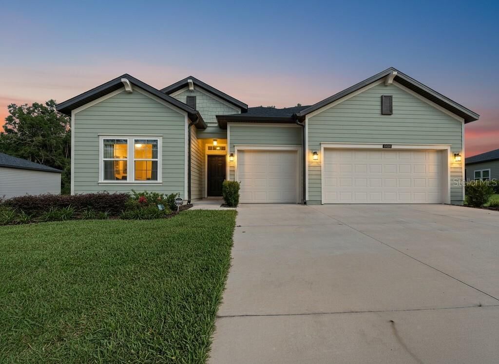 Property Photo: 19643 SW 79th Place FL 34432