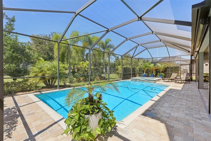 Property Photo: 842 Forest Glen Court FL 34683