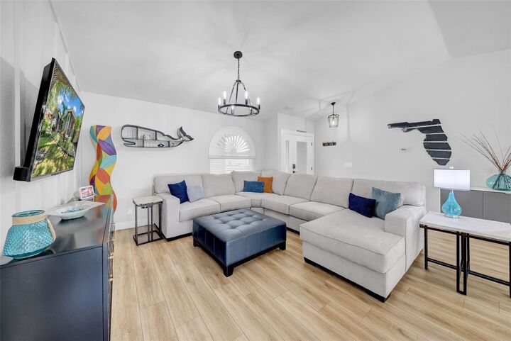Property Photo:  5339 Venice Way NE  FL 33703 