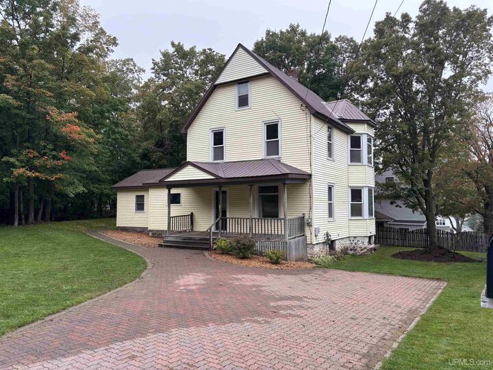 108 W Calverley Avenue  Houghton MI 49931 photo