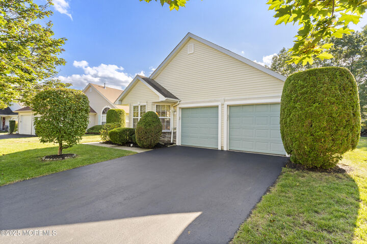 Property Photo:  8 Oakmont Road  NJ 08701 