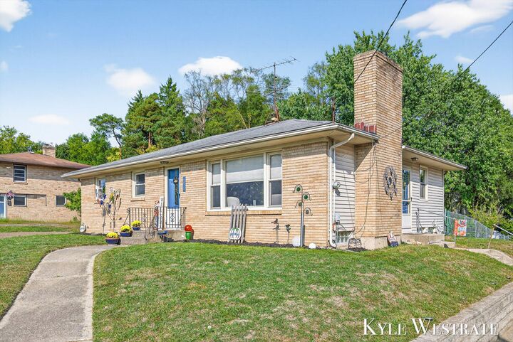 Property Photo: 6026 Belmont Avenue NE MI 49306