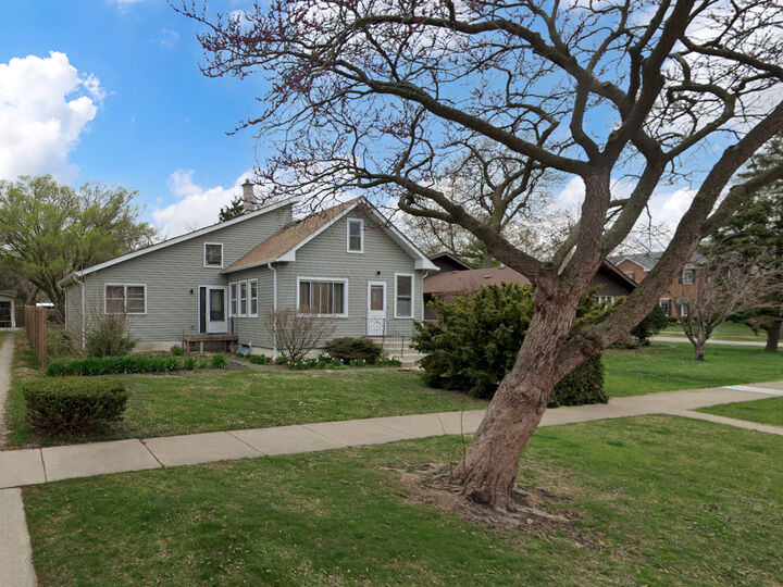 206 S Adams Street  Westmont IL 60559 photo