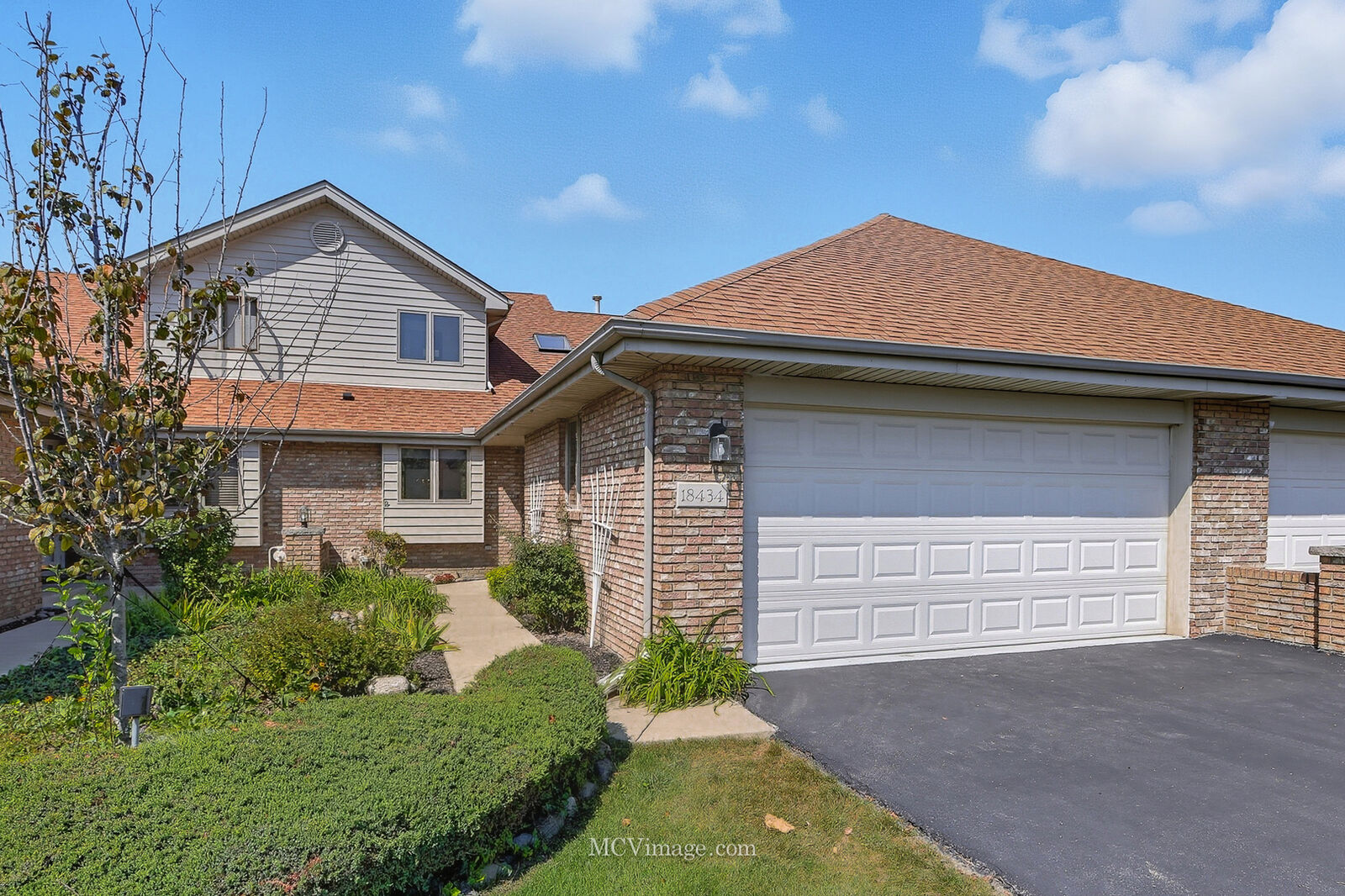 Property Photo:  18434 Lakeview Circle  IL 60477 