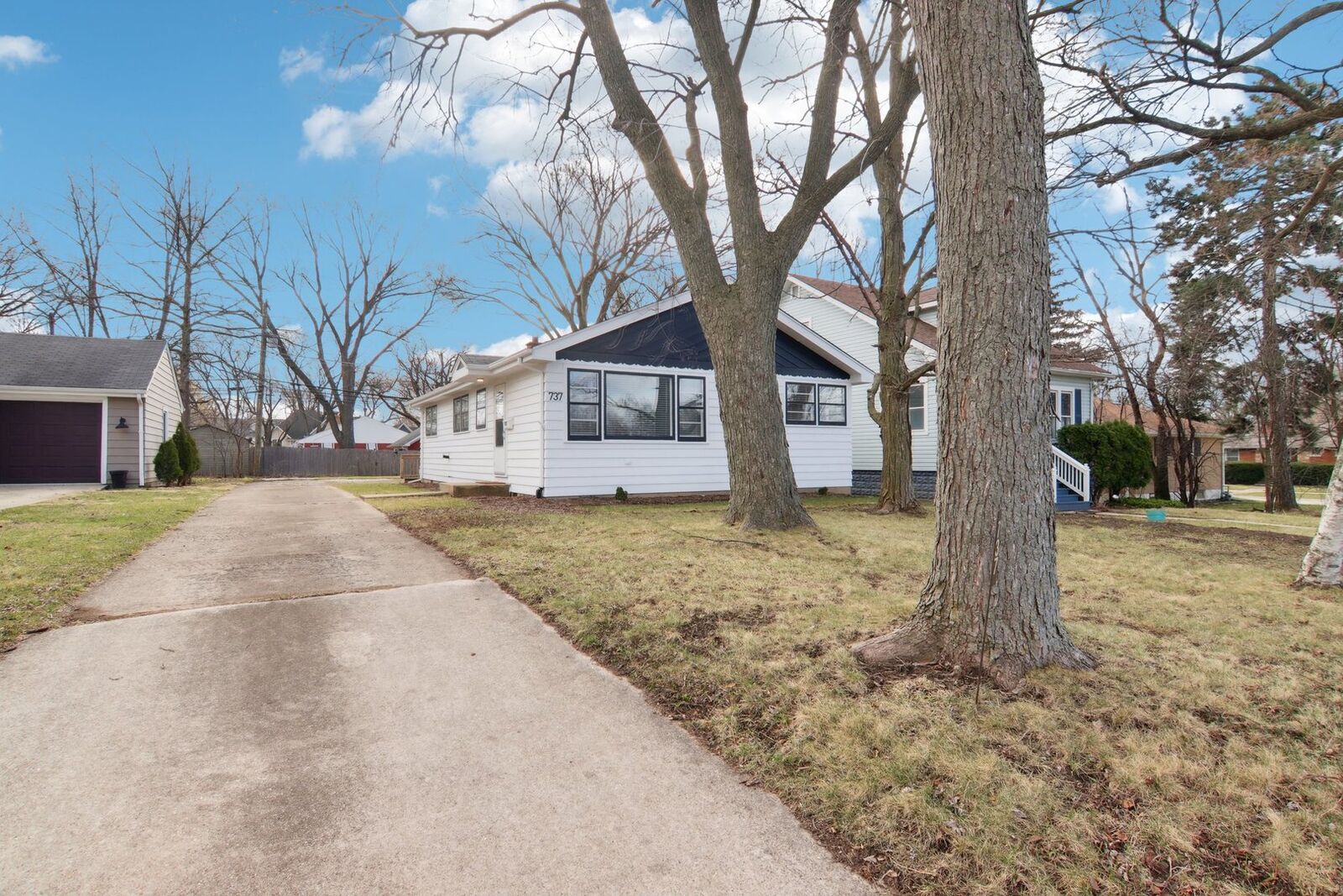Property Photo:  737 S Jackson Street  IL 60521 
