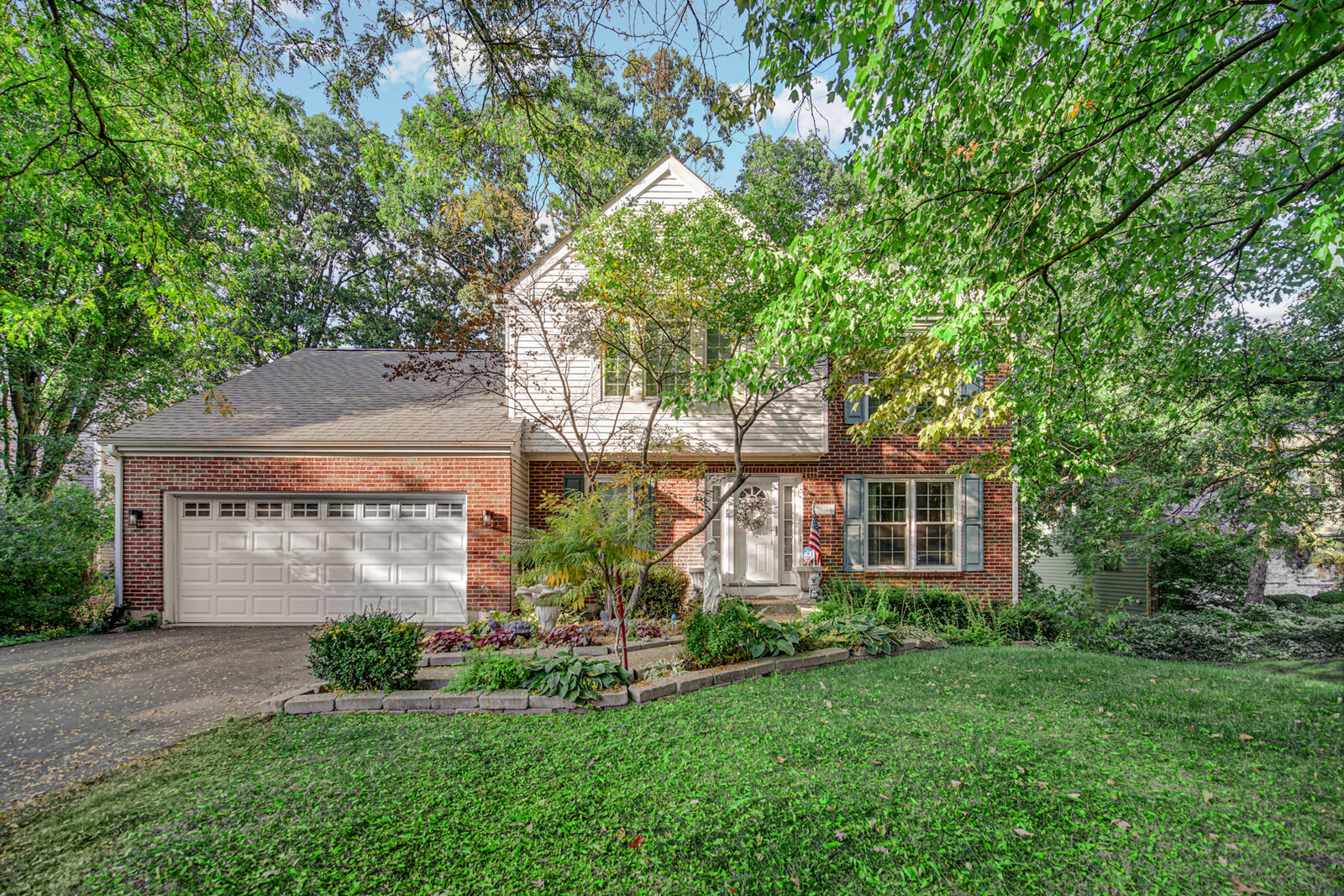 Property Photo: 772 Red Oak Drive IL 60103