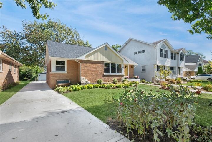 Property Photo:  617 S Madison Avenue  IL 60525