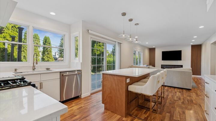 Property Photo: 1810 Hawk Lane IL 60007