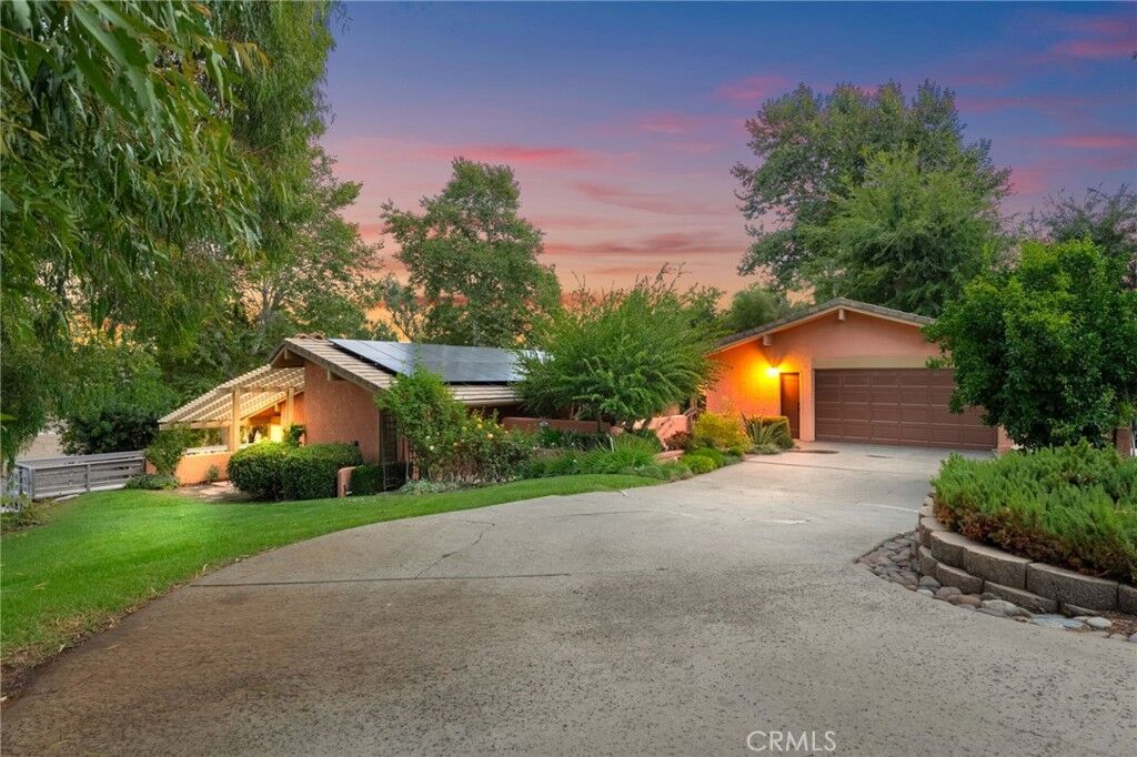 Property Photo:  41070 Avenida Verde  CA 92591