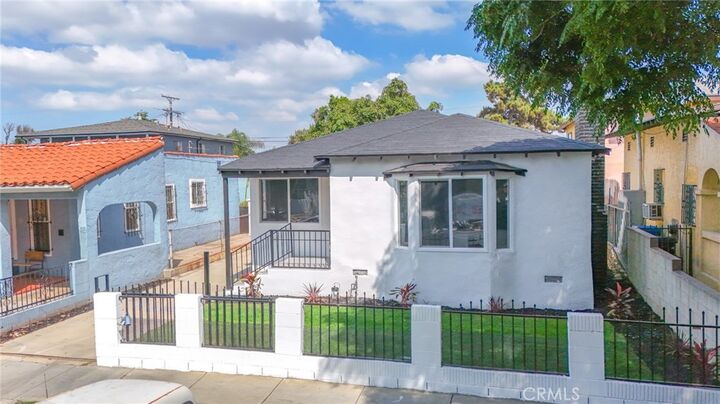 Property Photo:  423 E 84th Street  CA 90003 