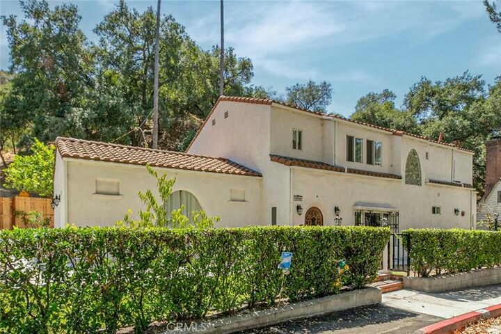 Property Photo:  2644 E Chevy Chase Drive  CA 91206 