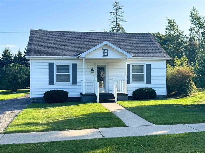 214 E Etherington St.  Mackinaw City MI 49701 photo