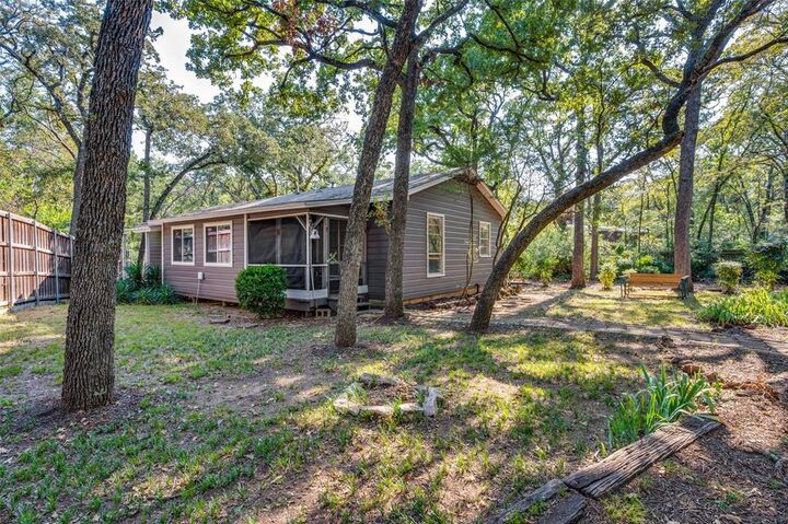Property Photo:  150 Coneflower Road  TX 76208 