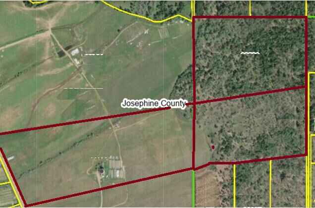 Property Photo: 1701 White Schoolhouse Road OR 97523