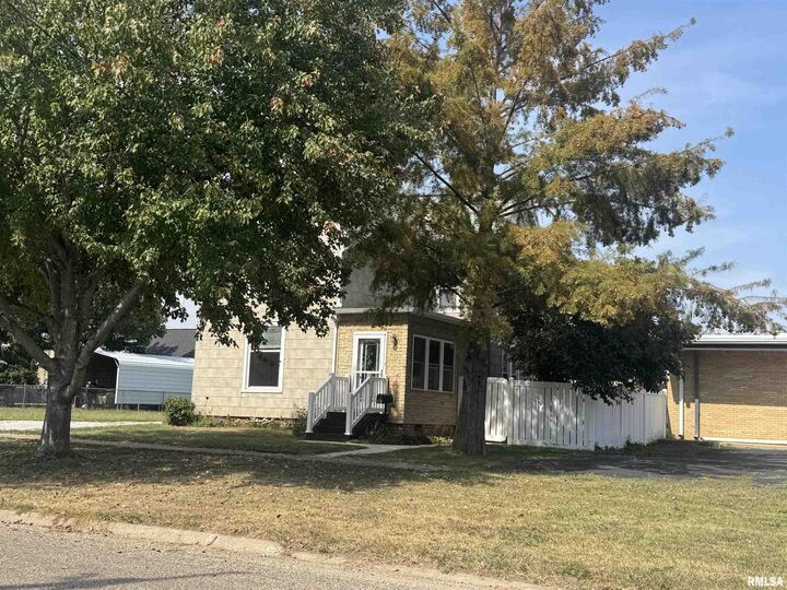 Property Photo:  117 E Vernon Street  IL 61531 