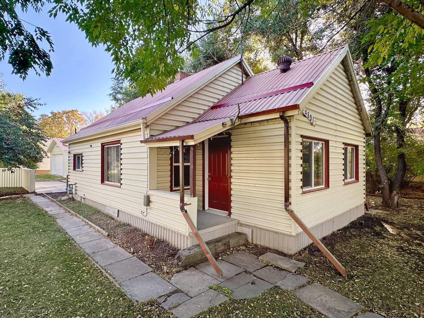 Property Photo: 4801 50 Avenue AB T0E 1N0