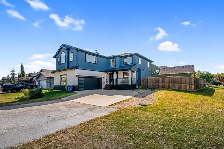 Property Photo:  80 Canoe Square SW  AB T4B 2N6 