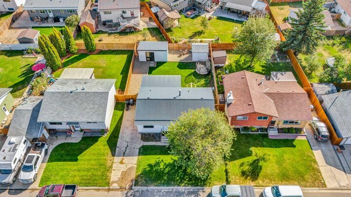 Property Photo:  112 Lake Newell Crescent E  AB T1R 0L6 
