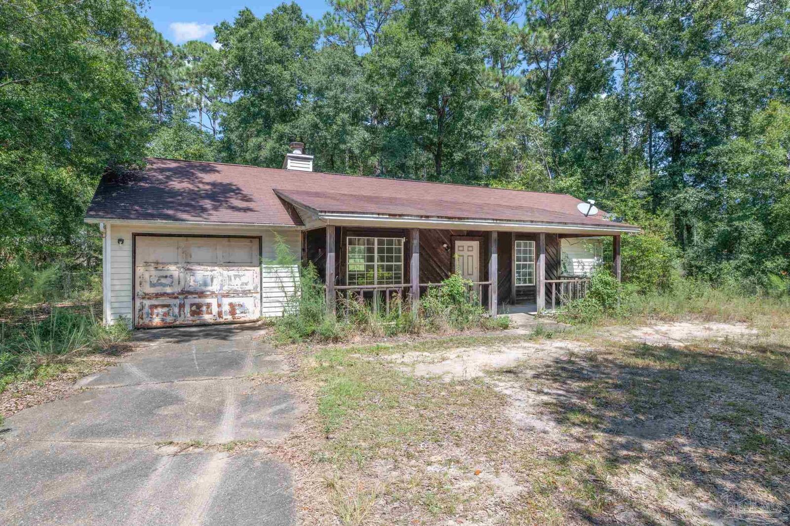 Property Photo: 6356 Banyan Dr FL 32570