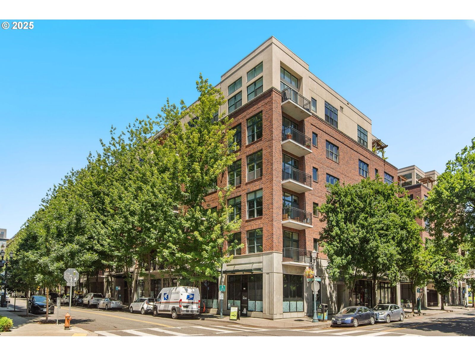 Property Photo: 820 NW 12th Ave 224 OR 97209