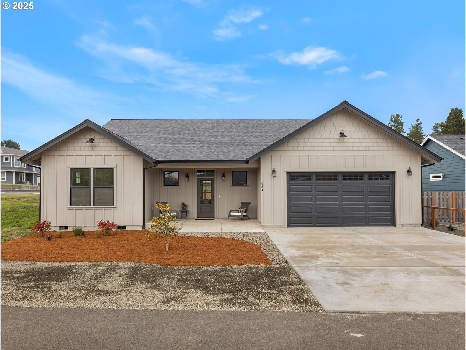 Property Photo:  1054 Picture Pl  OR 97138