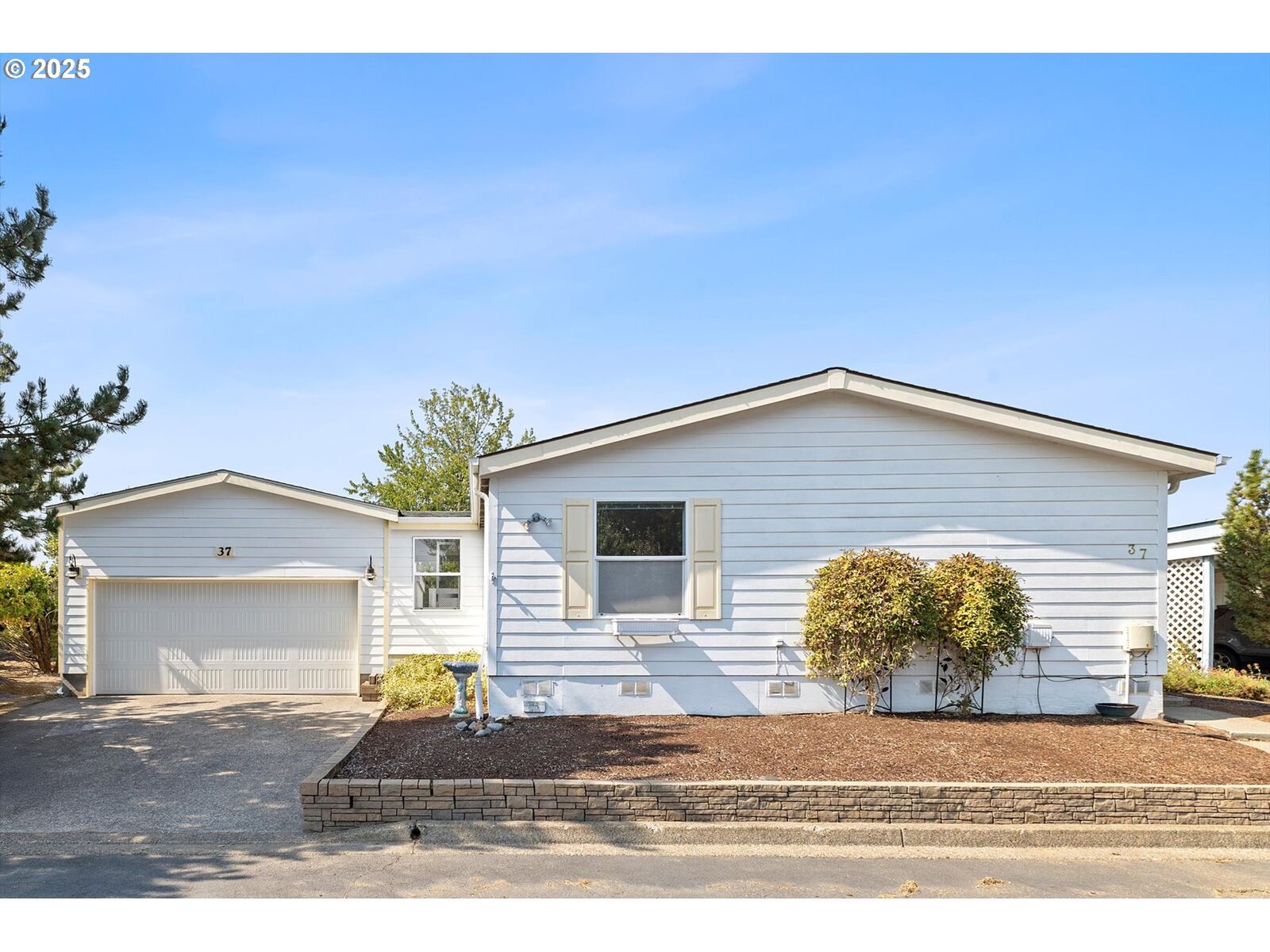 Property Photo: 1145 SW Cypress St 37 OR 97128