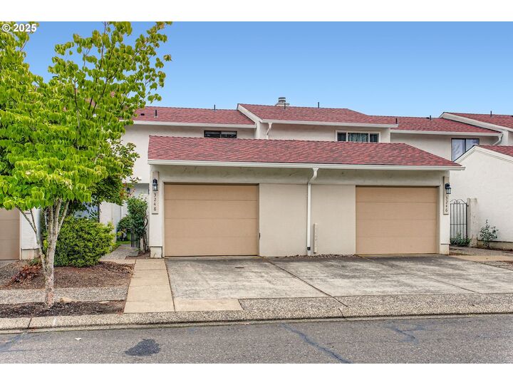 Property Photo:  3248 NE 29th St  OR 97030