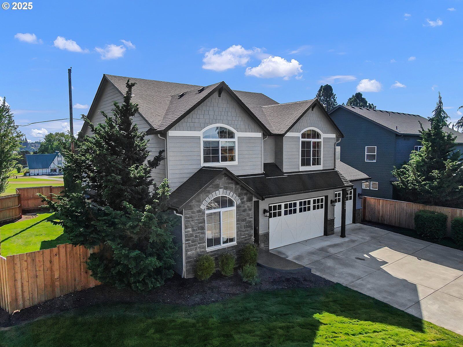 Property Photo: 14300 NW 25th Ct WA 98685