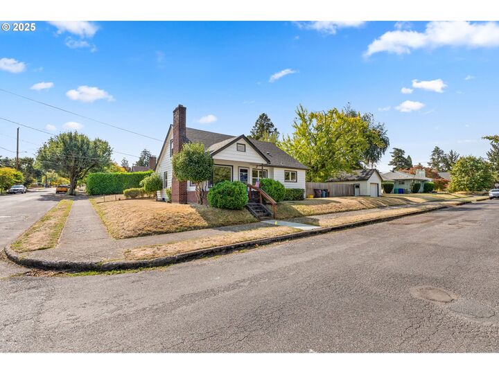 Property Photo:  3736 NE Jessup St  OR 97211 
