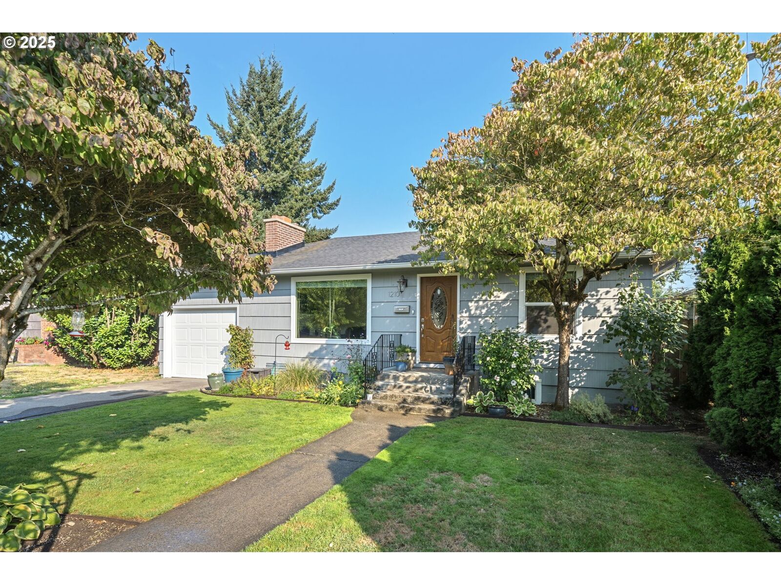 Property Photo:  1210 9th Ave  WA 98632 