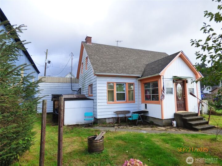 Property Photo:  1309  Riverside Avenue  WA 98550 