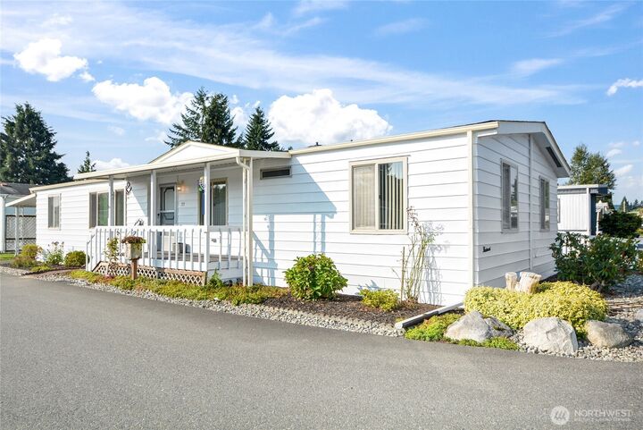 Property Photo:  16600  25th Avenue NE 23  WA 98271 