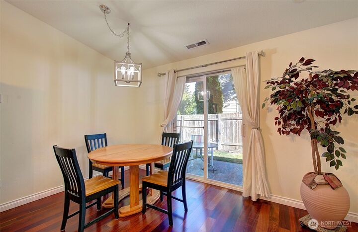 Property Photo:  710 SE 5th Way  WA 98604 