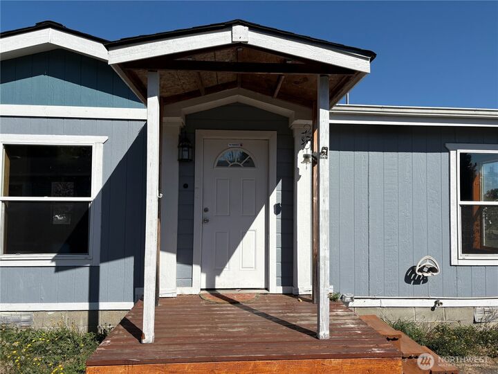 Property Photo: 1917 Honeysuckle WA 98531