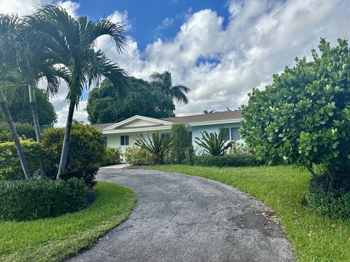 Property Photo:  1083 SW 25th Place  FL 33426 