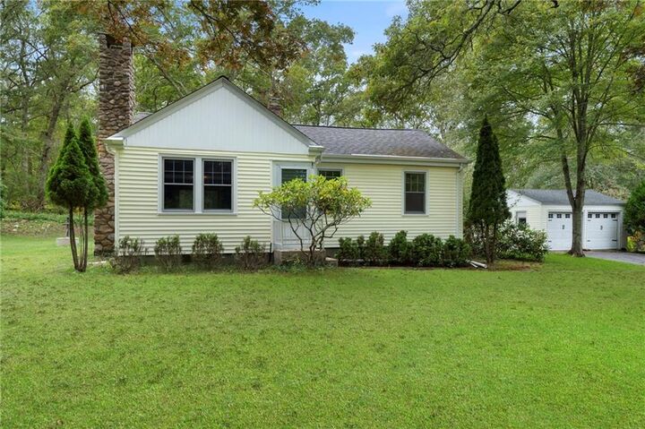 Property Photo:  86 Oak Street  RI 02804 