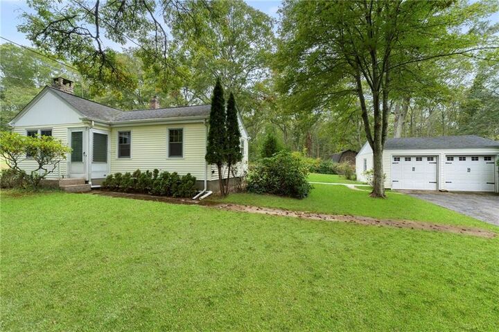Property Photo:  86 Oak Street  RI 02804 