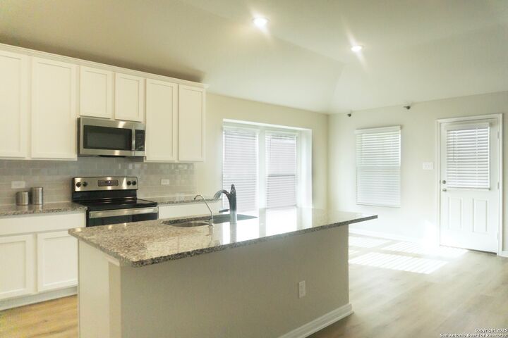 Property Photo: 9321 Bronze Cyn TX 78002