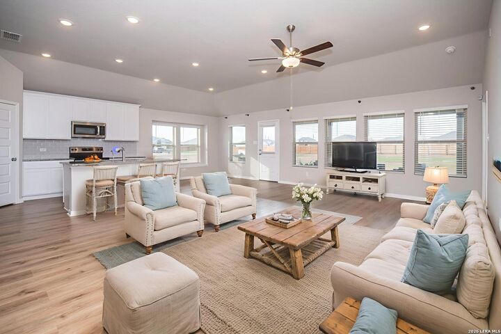 Property Photo: 9321 Bronze Cyn TX 78002