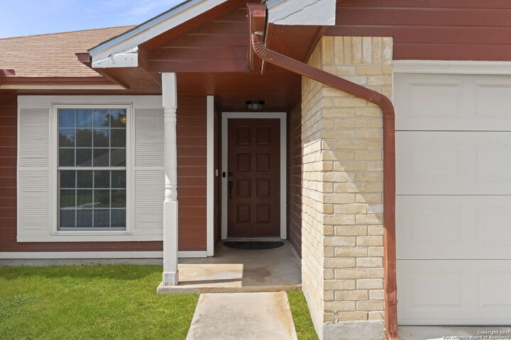 Property Photo: 7803 Forest Run TX 78233
