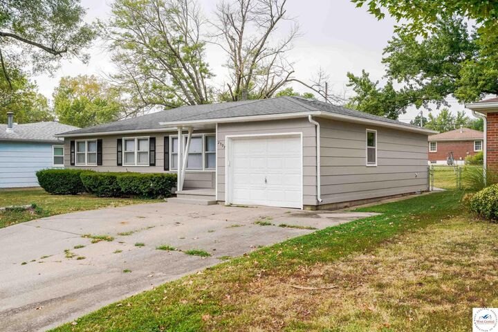 Property Photo: 2307 E 10th MO 65301