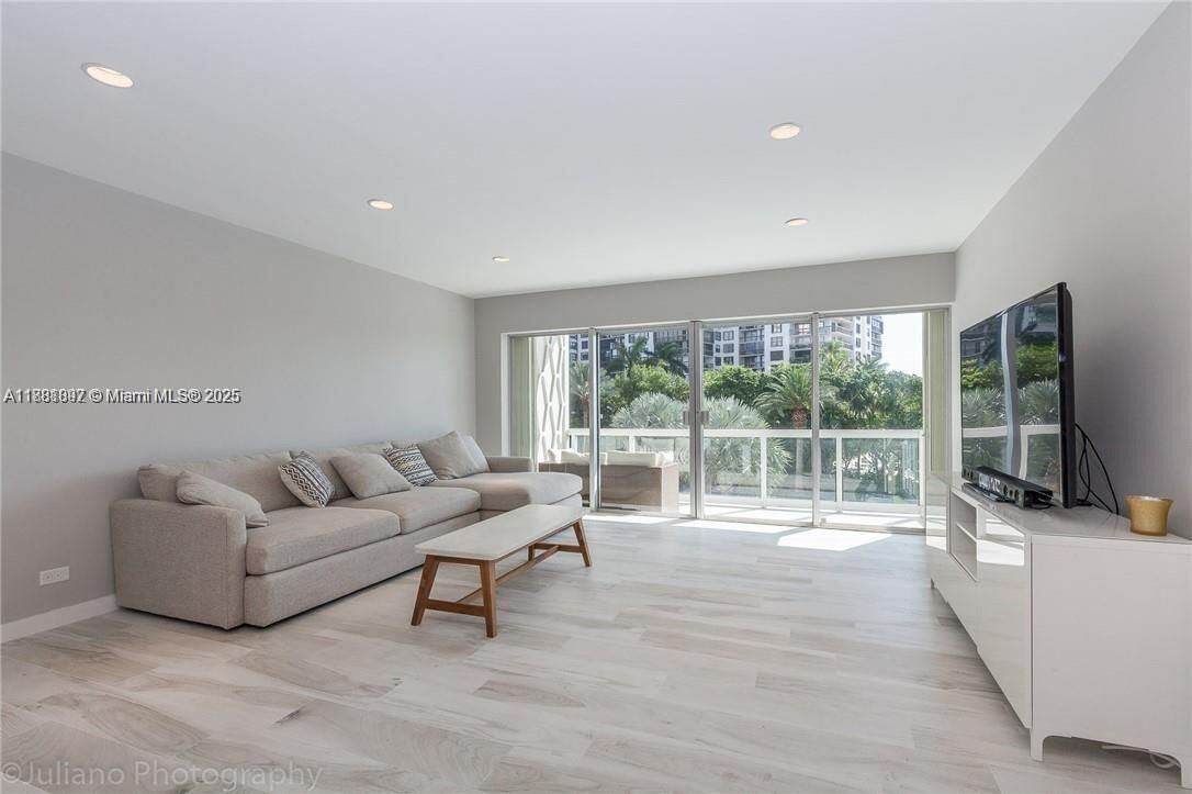 Property Photo:  2451 Brickell Ave 3E  FL 33129 